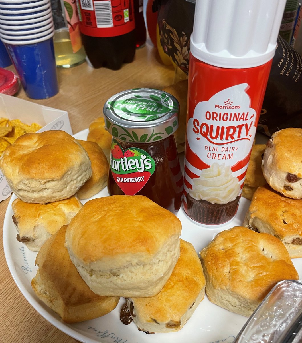 MHSOPNottsHC's tweet photo. Our Rushcliffe Integrated team held a #JubileeCelebration - look at this delicious food 😋😋. They also had 7 pizza's just out of shot 😂😂We are so pleased our staff got to enjoy some quality time together #mentalhealth https://t.co/a35e6dsFOM