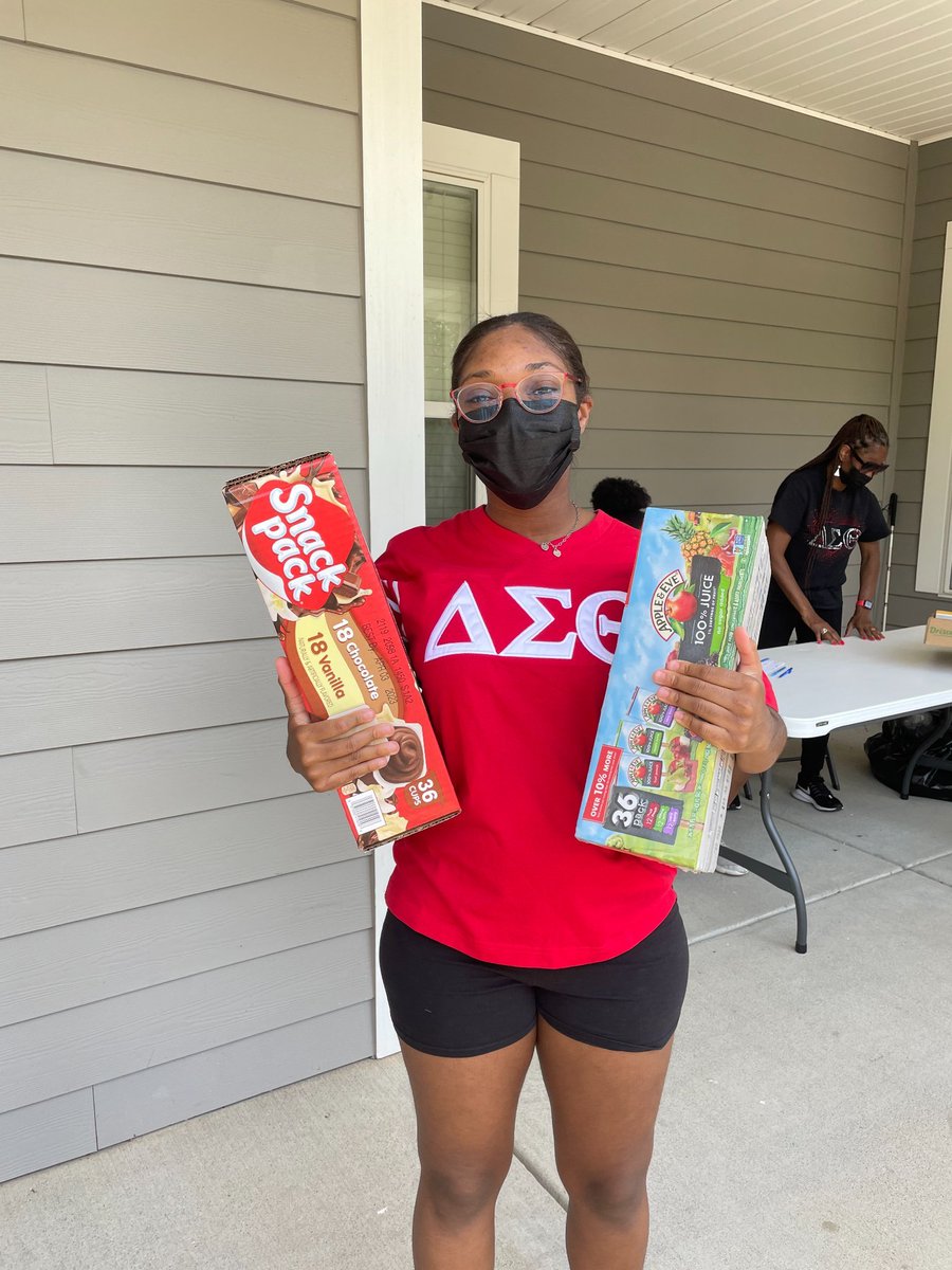 dstcltalumnae's tweet photo. Thank you Charlotte! You helped D.S.T. – #DonateSomethingTogether towards our annual summer snack drive and can good collection! A special thank you to the Charlotte Fire Department for helping! 
#CACCares #CACSummerSnackDrive
#SensationalSAR #PowerInOurWork #DST1913 https://t.co/YdMmSmby3t
