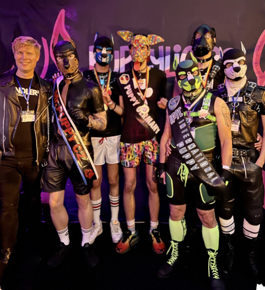 Danke an unsere Jury, welche die Ihr anvertraute Aufgabe mit viel Engagement ausgeführt hat 🐾

Julian
<a href="/JYitWoofer/">J-Yit</a>  
Stevo
<a href="/PupOreoGermany/">Pup_Oreo_Germany</a> 
<a href="/PupSirius/">Pup Sirius IPTC Int Puppy 19-22🔜IPTC</a> 
Phobos
<a href="/PupTheo1/">Pup_Theo</a>