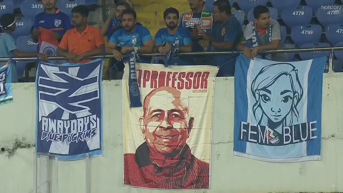 A Lovely tribute to the 'Voice of Indian Football' - Novy Kapadia Sir 😍💙

Fem Blue too in the crowds!

#IndianFootball #BlueTigers #BackTheBlue #ACQ2023