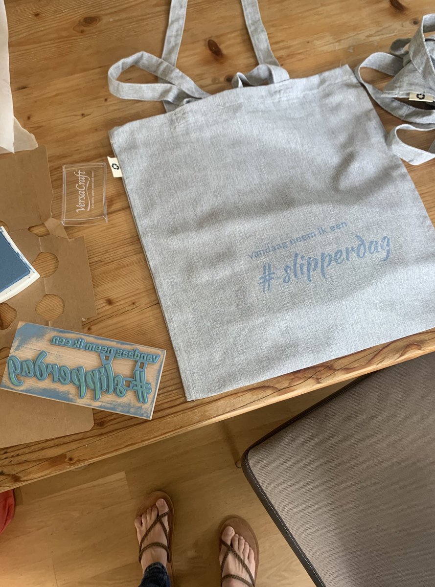 Hesteroz's tweet photo. Getting ready for @outdoorofficeNL #slipperdag #outdoorofficeday @WSCMuiderberg #10jaarHestag https://t.co/HUbUkx2B5e