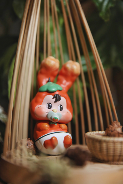 FreshToy's tweet photo. #LittleBuns #Bingbing

Who is curiously sticking out its little head in the grass? 

Something good was happened🌟

Go home with #Bingbing🏠

Hope #Bingbing can stay with you all the time！

🐰🐰🐰

#freshtoy #freshtoystudio #toyart #designertoy #artdoll #designervinyl https://t.co/Li5DxYF4sY
