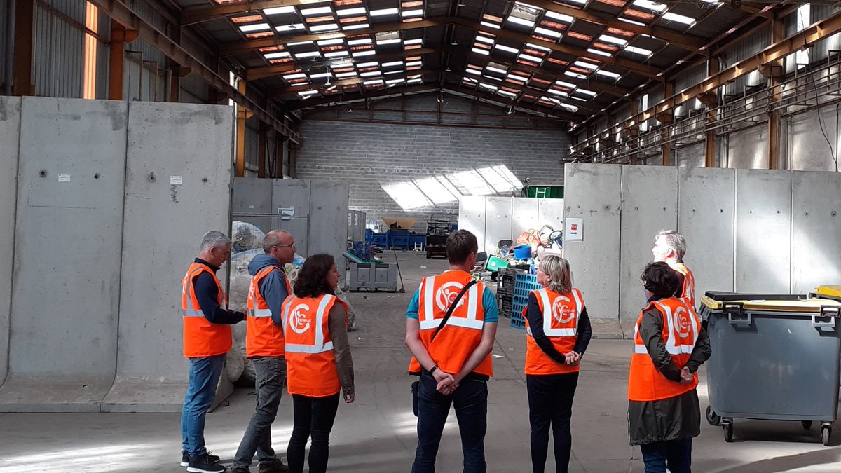 e_Tribord's tweet photo. #RETRIPLAST
Très heureux d'avoir accueilli @CaroleLeBechec et le service économie des ressources de @regionbretagne sur notre centre de tri des #Plastiques
Avec l'aide de la région, @ademe_bretagne et @Valorplast, nous mettons en place une nouvelle filière pour plus de #Recyclage https://t.co/FJNlf2nClJ