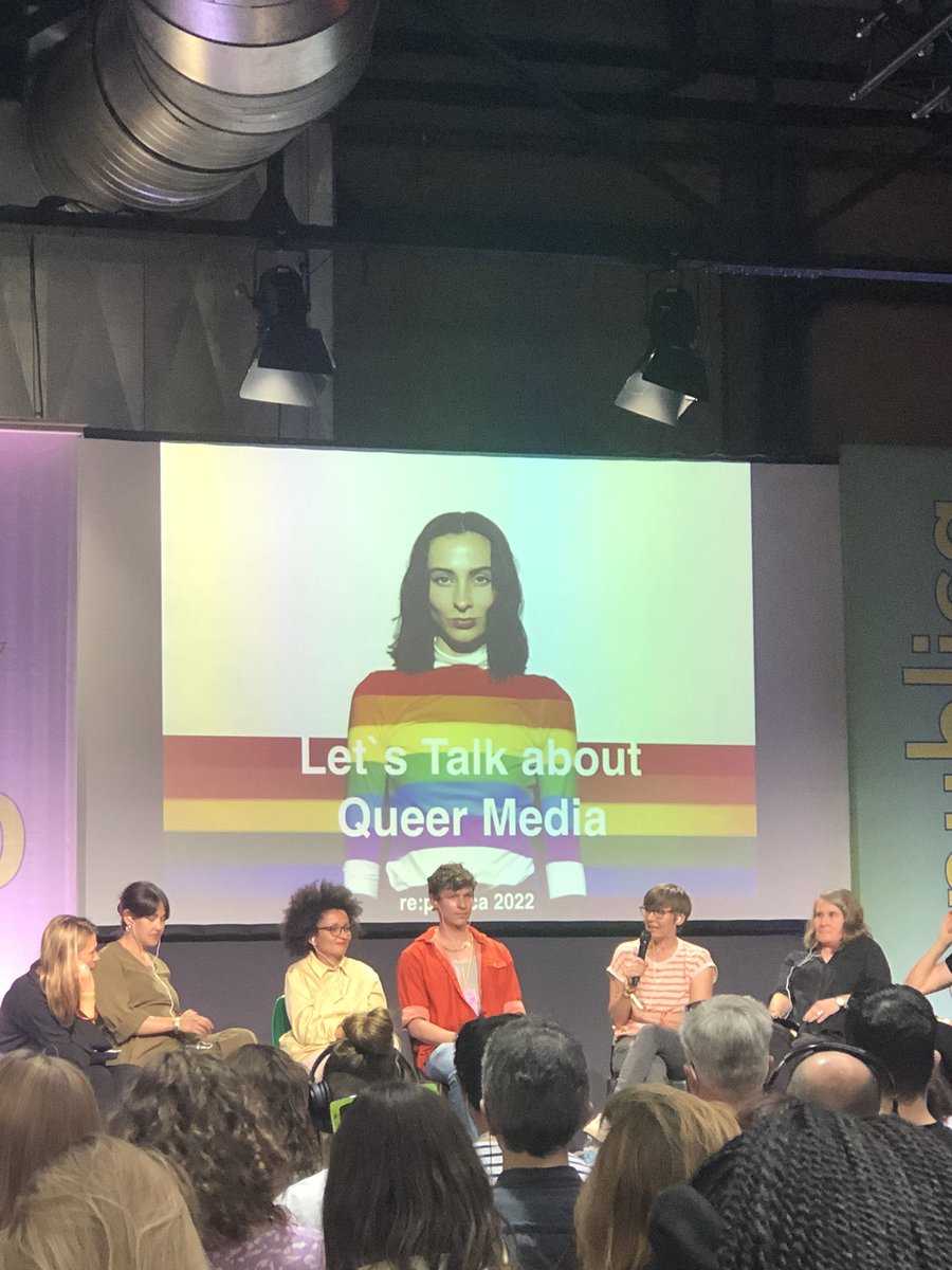 “Wir haben Jahre nachzuholen!”, was die queere Darstellung in Film und Fernsehen betrifft sagt <a href="/kerstinpolte/">Kerstin Polte</a> und hat recht! #rp22 #queer #becomingcharlie - Live vom Talk “let’s Talk about Queer Media” Stage 2