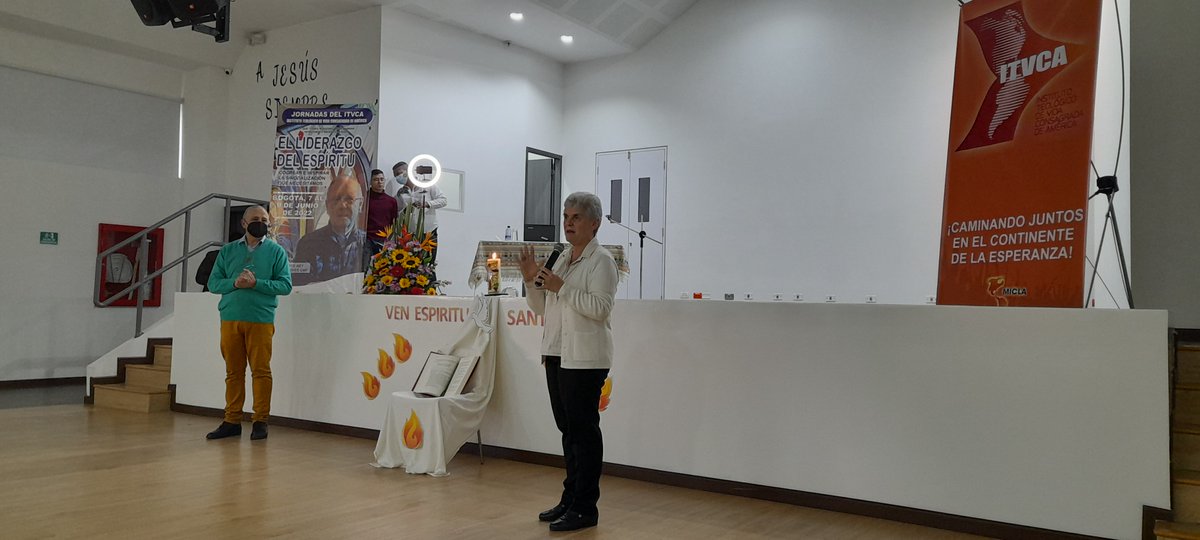CRC_VR's tweet photo. La @clar_vr apoya y lidera el proceso sinodal de la vida religiosa en el Continente de América Latina y El Caribe. @DanielaCannavi1 @ItvcaA @CRC_VR @VidaReligiosa1 El padre José Cristo Rey ilumina y comparte con la VR El liderazgo sinodal desde el Espíritu. https://t.co/YHZtQDAzXA