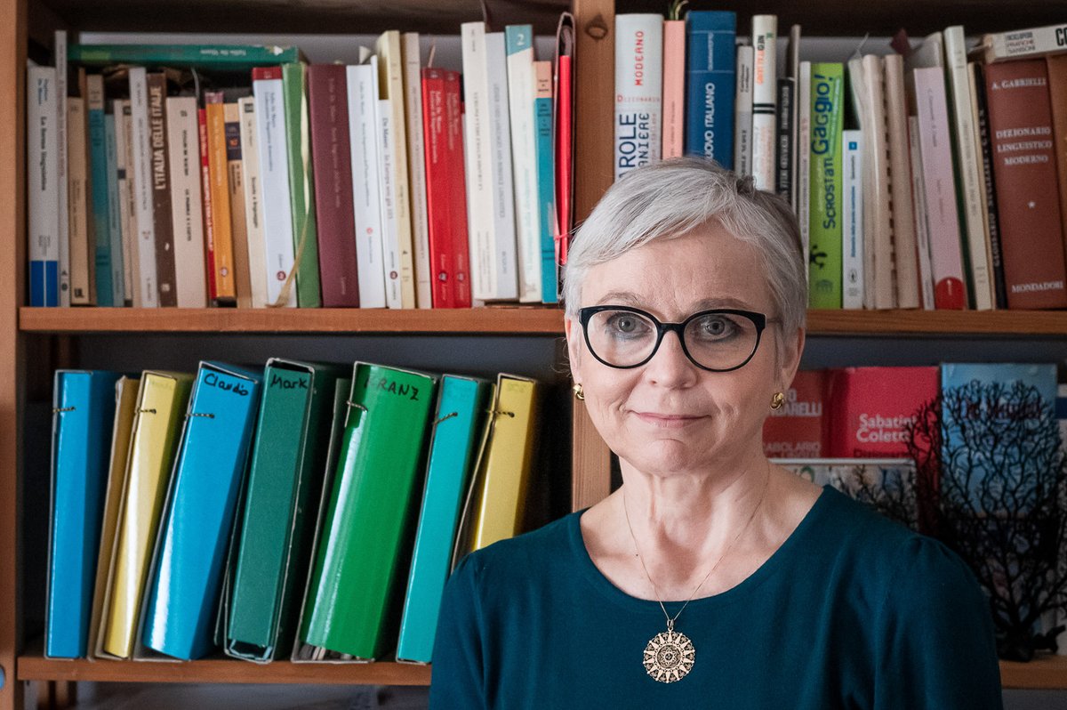 Visiting @SurreySMG Professor Anna Maria Thornton has the rare honour of being nominated Corresponding Academician of Accademia della Crusca. Founded in Florence in 1583, the Academia is the oldest linguistic academy in the world Learn more: bit.ly/3H5l42j #linguistics