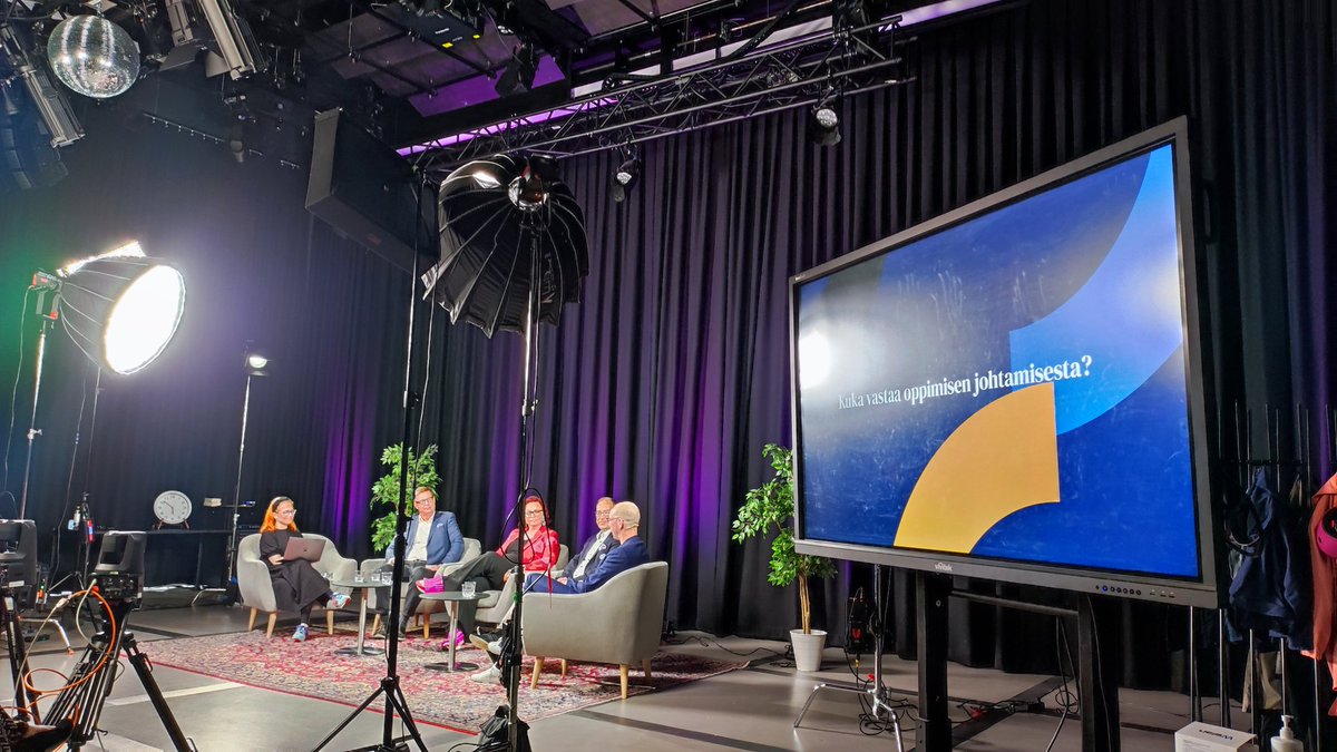 Itseohjautuvassa, inhimillisessä ja matalahierarkkisessa organisaatiossa tarvitsee myös rekrytoida harvemmin, kertoo <a href="/EeroAlas/">Eero Alasuutari</a> <a href="/Inderes/">Inderes</a>. Ihmiset haluavat jäädä, kun voi kasvaa ja kehittyä. 💎 <a href="/tyo2030/">TYÖ2030</a> #johtamisutelias #oppimisenjohtaminen