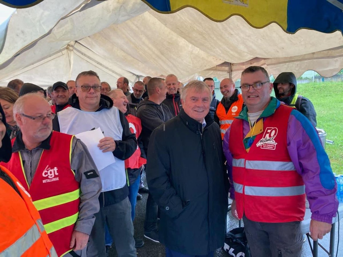 GuyBricout's tweet photo. ➡️ J’ai tenu, ce matin, à être aux côtés des syndicats et des collaborateurs du groupe SASA avec qui j’échange depuis 2 mois. 

⛔️ Je regrette le manque d’écoute et de concertation de la direction sur ce qu’expriment légitimement les salariés.

#Circo5918 
#legislatives https://t.co/HbI16pBPIc