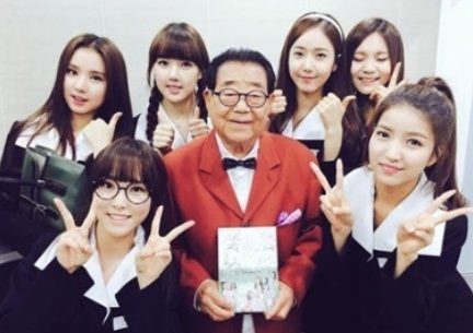 precious_eunha's tweet photo. sending my deepest condolences to the family and everyone who love the legendary mc of korea, Song Hae 🥺 

*the girl group that he likes is gfriend btw, we lost one of those people who appreciated gfriend 🥺 https://t.co/gC1XPOnqKE