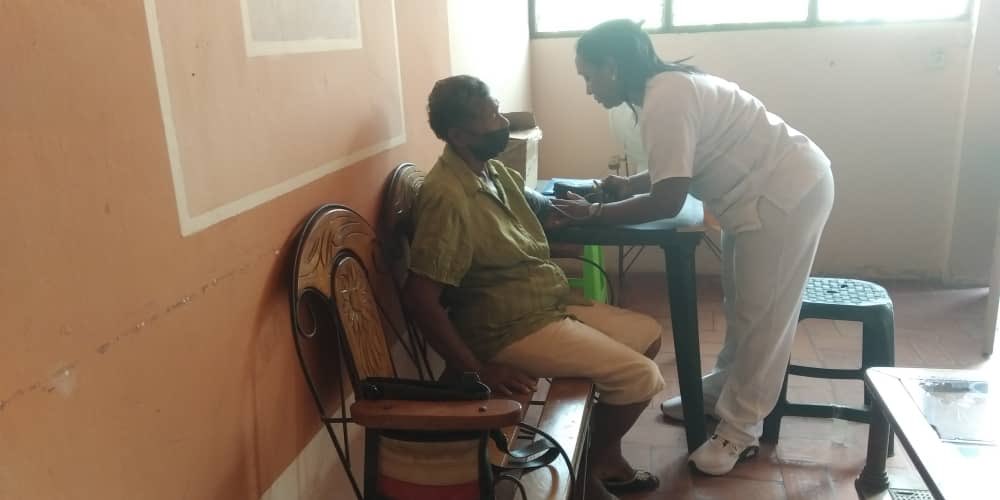 conviteac's tweet photo. #8Jun | ¡Porque ellos TAMBIÉN IMPORTAN!❤️
🔸Hace varios días estuvimos en la localidad de San Fernando Rey, Barlovento, para realizar nuestra última jornada de salud en el marco de #AgeHumProject, financiado por FHV.
👵Durante 10 meses brindamos atención a 200 personas mayores. https://t.co/kzV6JavlRO