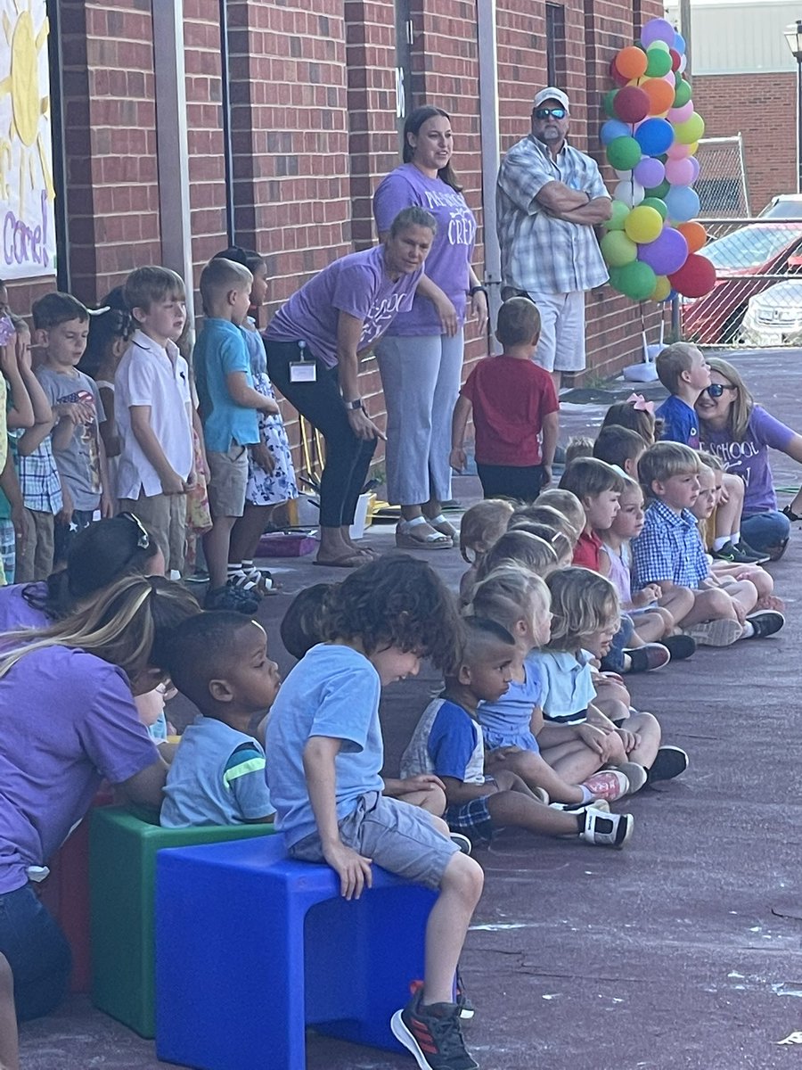 NKESsplash's tweet photo. Such a wonderful end of year celebration.
We are so proud of our preschoolers and our staff! Congratulations!! #EarlyLearningProgram #weloveourriverotters https://t.co/y3QhafFTuZ