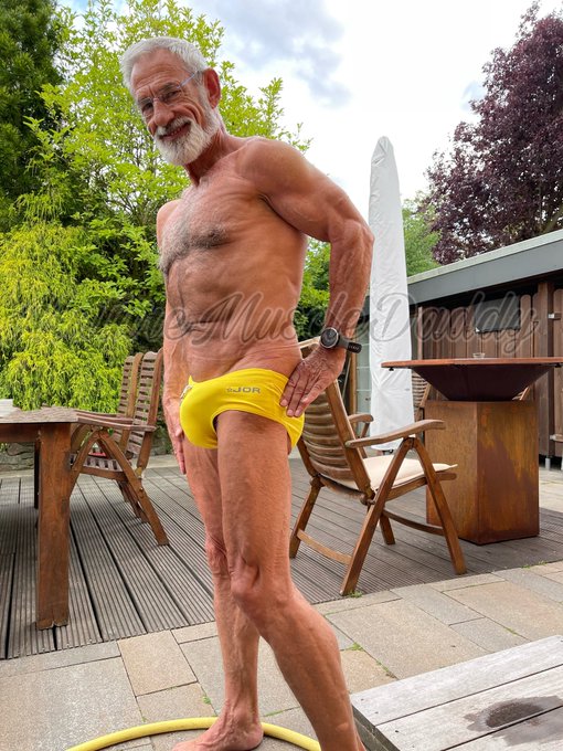 More then 800 follower would love to go on a speedo swim with me. This picture would be your view.  Today