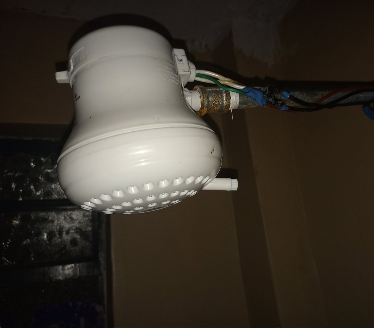 Sheilahhmsweet's tweet photo. Killer water heaters avoid this #marthakarua https://t.co/aKLaSJ3wLF