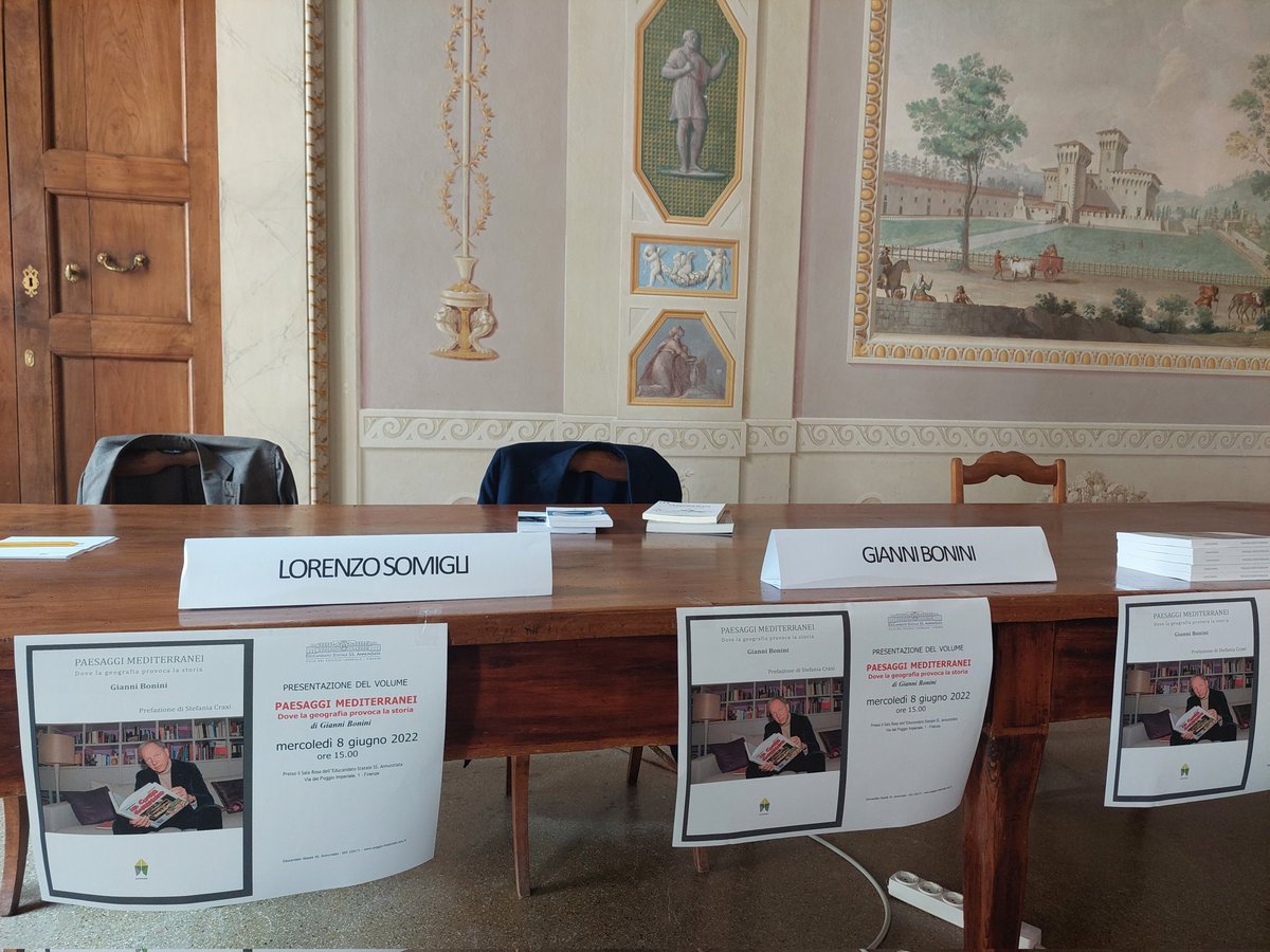 lo_scriba's tweet photo. 📚 La geostoria mediterranea proiettata nella complessità del tempo presente, le reti infrastruttuali, il dilemma energetico e agroalimentare. Dialogo @GBonini50 all'Educandato del Poggio Imperiale, tra studenti attenti e partecipi. Grazie al Presidente Fiorenza. https://t.co/m1YLltJGlJ