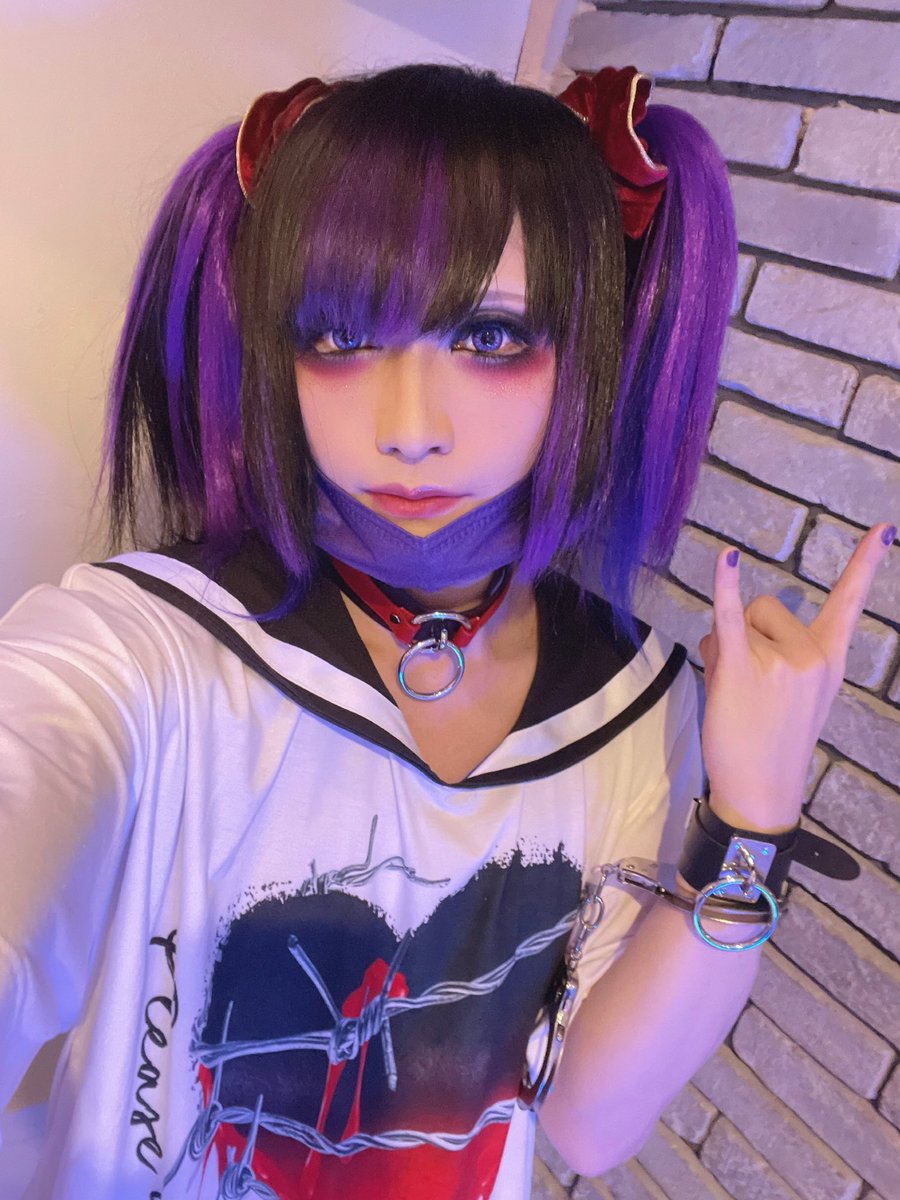 午前0:00をお知らせします🕛
イェイ！ロックの日☆🤘

#ロックの日 #6月9日
