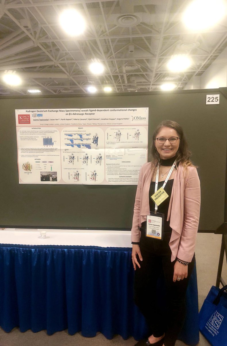 Politis_Lab's tweet photo. Joanna and Valeria doing a great job at ASMS 2022 in Minneapolis! #ASMS2022 #HDXMS https://t.co/dFYrv5hrS7