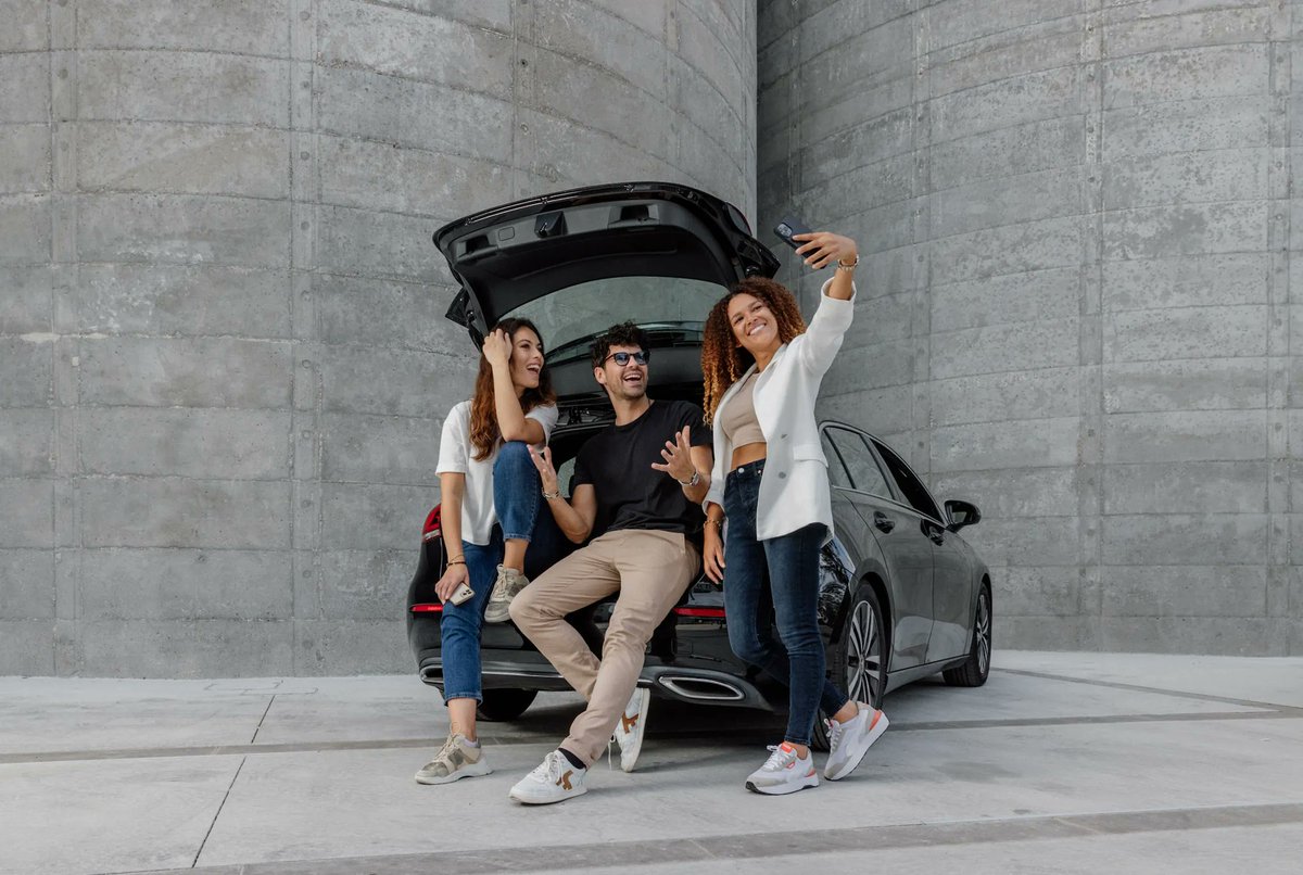 Today is officially best friends day! 

We're all about sharing experiences with friends at Virtuo. That's why you can add up to four additional drivers to your rental for free.

Make more memories together 👊