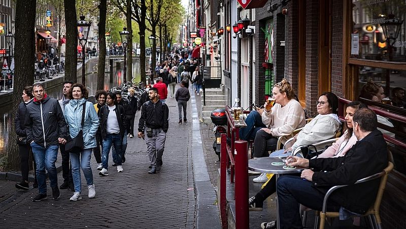 Matthijs85's tweet photo. Met toegangspoortjes en verplichte reserveringen verdwijnt alle spontaniteit uit Amsterdam https://t.co/EhBRGfnsqC
🧵/1 #Amsterdam #020centrum #project1012 https://t.co/LBDMTISUXy