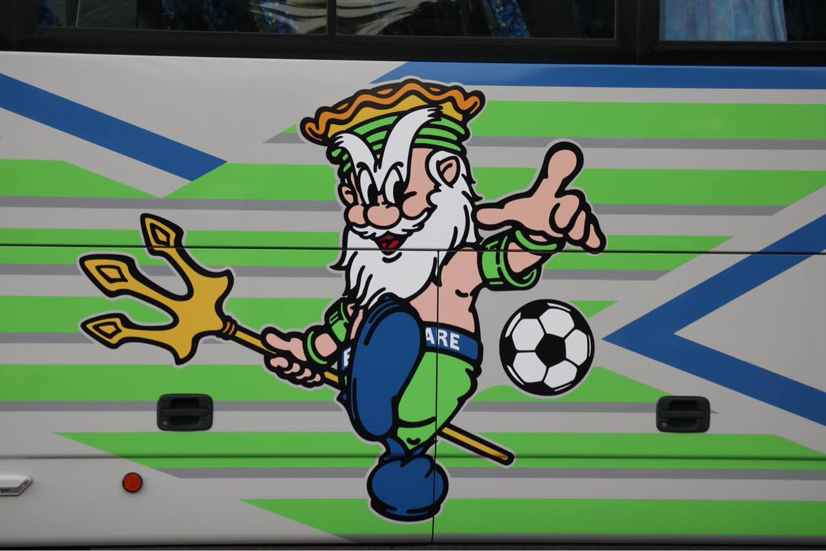 等々力陸上競技場に来た 湘南ベルマーレのキングベル一世のバス ふろん太君による愛称は おじいちゃん です Frontale 中原区 中原区民ニュース