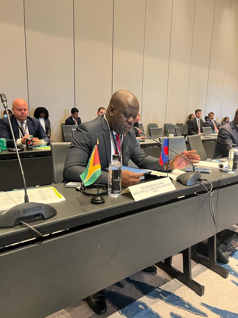 Radio_Metronome's tweet image. Le ministre du commerce Ricardin St-Jean s'est intervenu sur l'importance de l'économie digitale à Los angeles,hier mardi, durant le Sommet des Amériques. A noter que depuis lundi, plusieurs thématiques ont pu être abordées dans le cadre de cet événement.#metronomehaiti