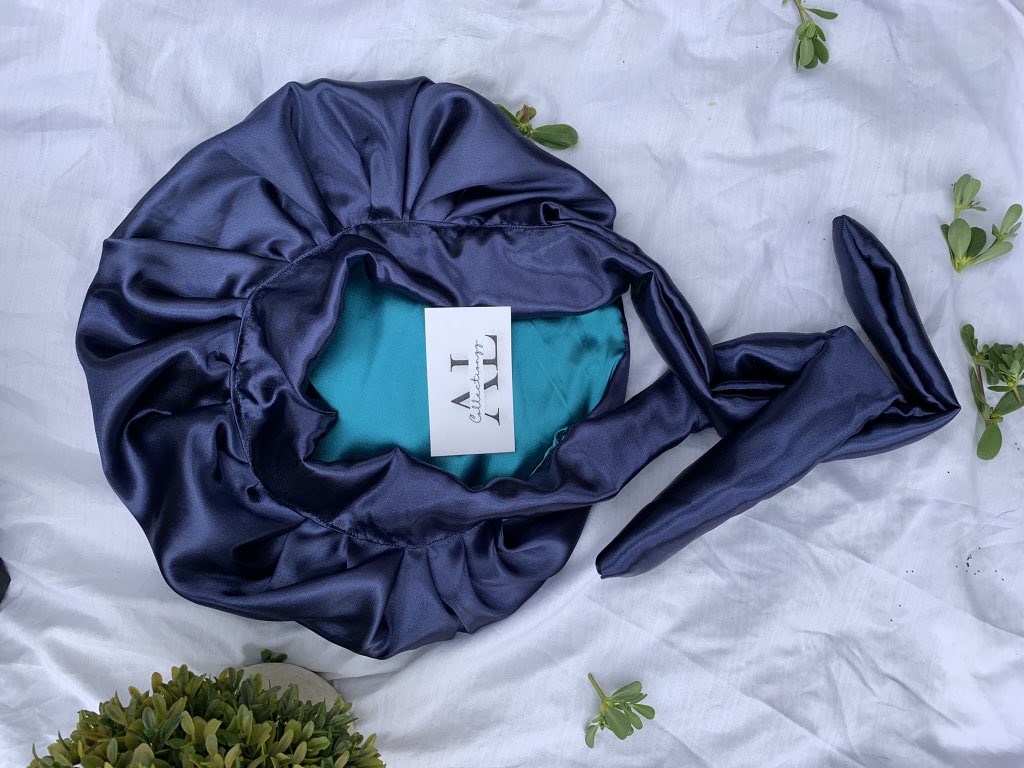 Letholelufuno1's tweet photo. Heyyy guys. I sell satin bonnets 
Elastic &amp; Non elastic R100
Tie bonnet R150 https://t.co/wB5o1MybBd