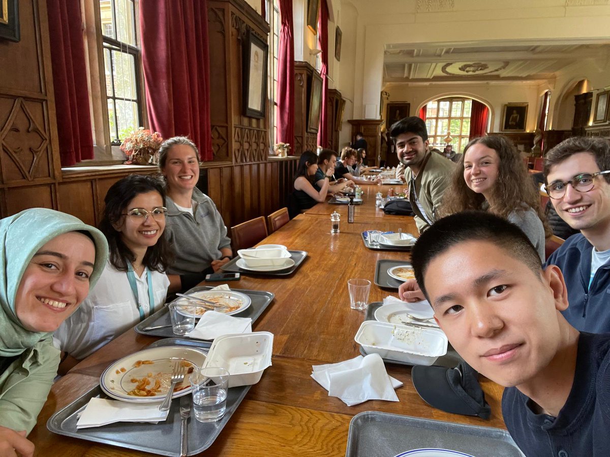 rebcsmith's tweet photo. last couple weeks with the #OKaneLab <3 @zeyzeygen @MaysoonSA @KishenChahwala https://t.co/KyVbwtuStu