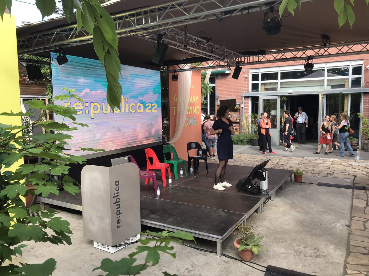 Gleich geht’s los auf der re:publica! How toilets connect the universe und warum es für eine Sanitärwende inter- und transdisziplinäre Zusammenarbeit braucht - darüber diskutiere ich mit Ariane Krause, @tanjawnt und Anastasia Papangelou, Stage 5, 17:15 #RP22
