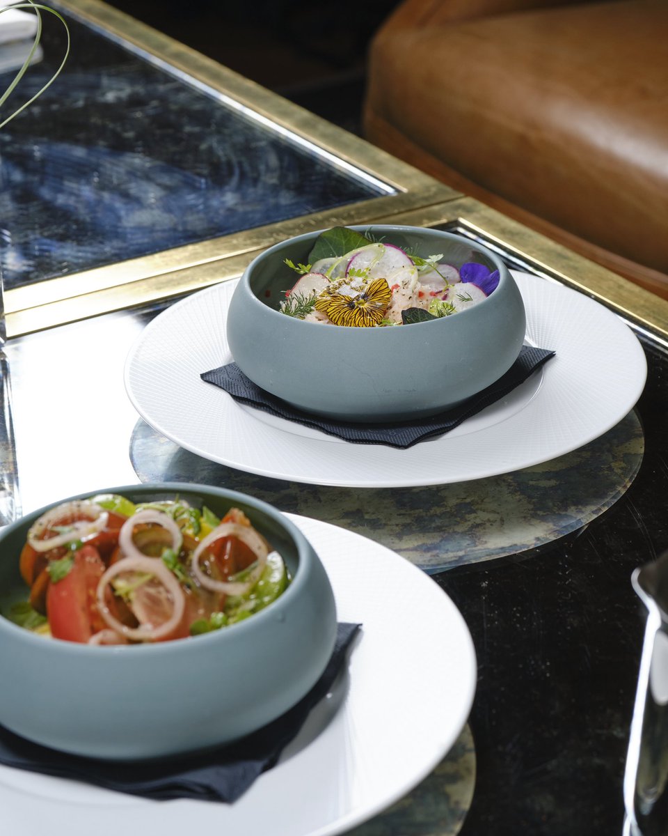 RegisterClub's tweet photo. We know we aren’t allowed favorites but our Heritage Tomato Salad, with Tomato Consommé &amp; our Spring Crab Salad with Apple Cider Vinegar Mayo are by far our favorite items from our new menu! Have you visited yet? ❤️
 
#theregisterclub #locallysourced #springbites #lightlunch https://t.co/4hqD60IeOC