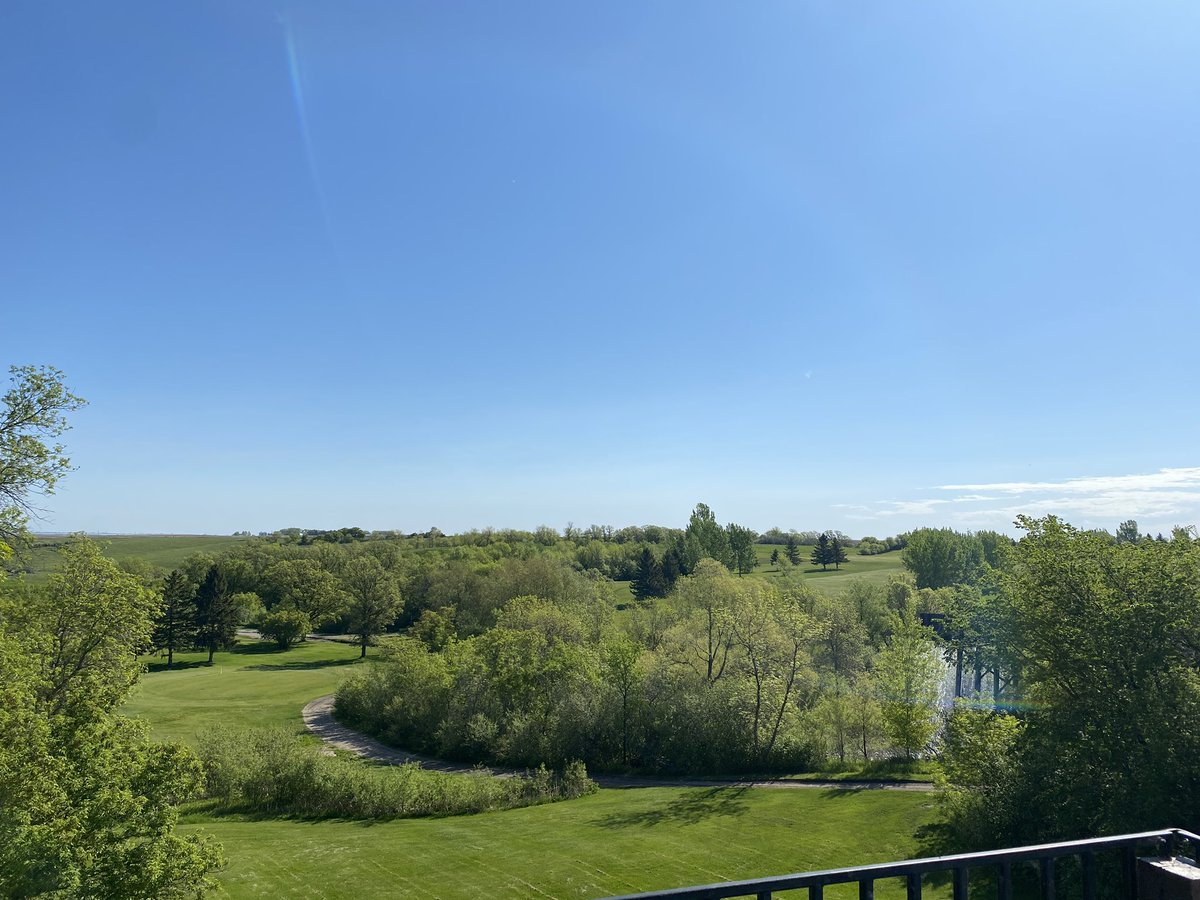 What a day for the first official Men’s Night! 🏌🏼⛳️

Come on out to @golfdeloraine and put your name in the Skins game and try your luck at the deuce pot before enjoying some of the great food and beverage options in the Spillway Lounge! 

#nofilter #golfmanitoba #golfdelo