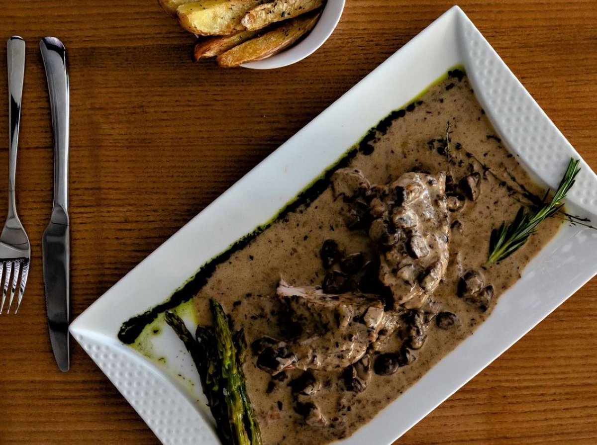 thevistarestau1's tweet photo. Menu Feature: Bradford Bay Organic Chicken Supreme | Dressed with forage mushroom &amp; cheese curds with a mushroom cream sauce. Exquisite!

👉 https://t.co/wDNNJXF4Oz

#TheVistabyChefDenis #VistaMenu https://t.co/b5Gj5r76lA