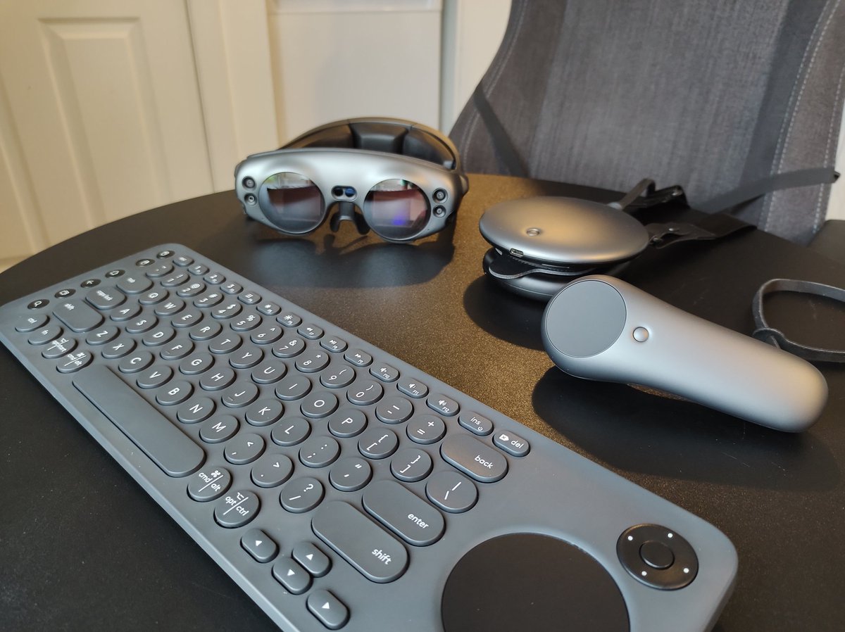 PransLab's tweet photo. (Unpopular?) opinion: the @magicleap headset makes for a good standing desk companion for writers✍🏾 😎⌨️ #MagicLeap1 #ML1 #AugmentedReality #AR #MixedReality #MR #ExtendedReality #XR https://t.co/BliBj1GD6a