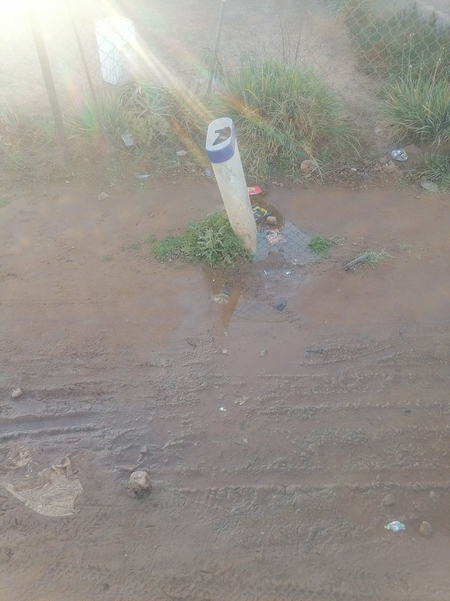 cllr_kali's tweet photo. Reporting poor service delivery by the ANC lead government in the city of Matlosana is our day to day program this water lickage it has 5 days now in ward 12 main road of taxi's and the ward councilor has done nothing about it https://t.co/fxgNE0FEEv