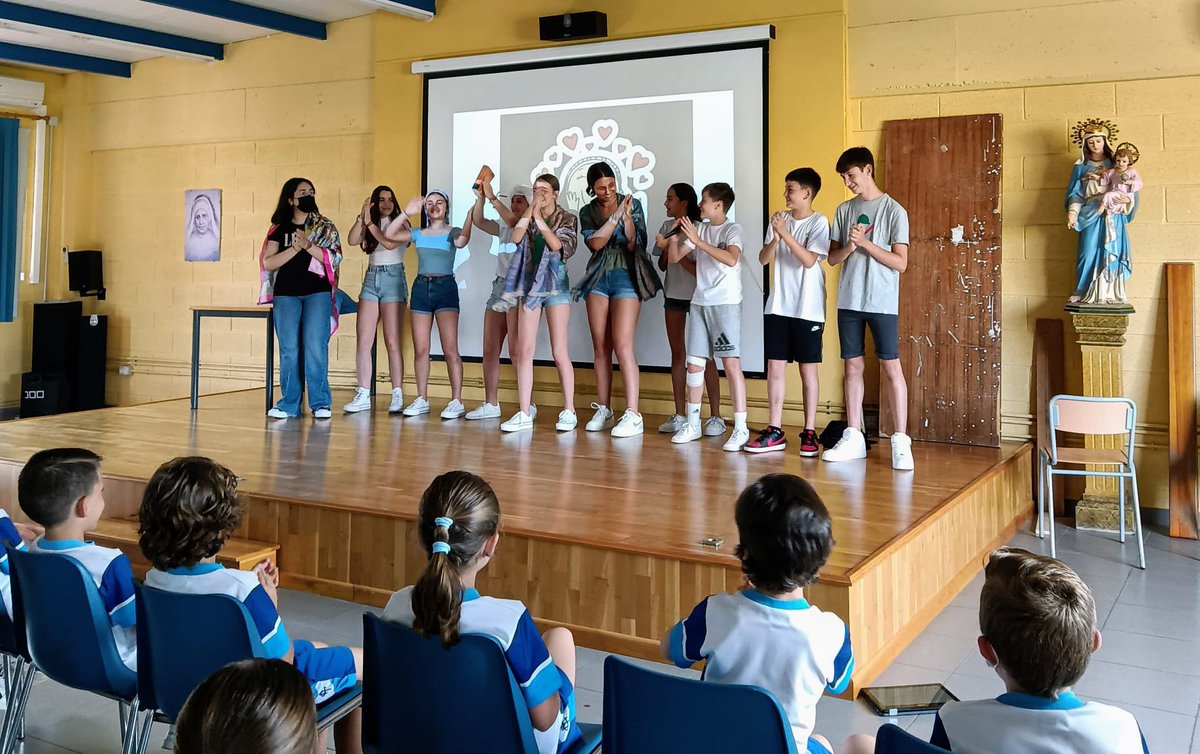 ConsolacionOnda's tweet photo. En el proyecto “Follow”, los alumnos de 3.º ESO estudian seguidores de Jesús. Como producto final han preparado un teatro🎭, cuentos y juegos 🎯sobre María Rosa Molas para los alumnos de E. Primaria. Así la conocemos más y nos vamos preparando para su fiesta. #ConsolaciónEduca https://t.co/Dj3we2R5ct