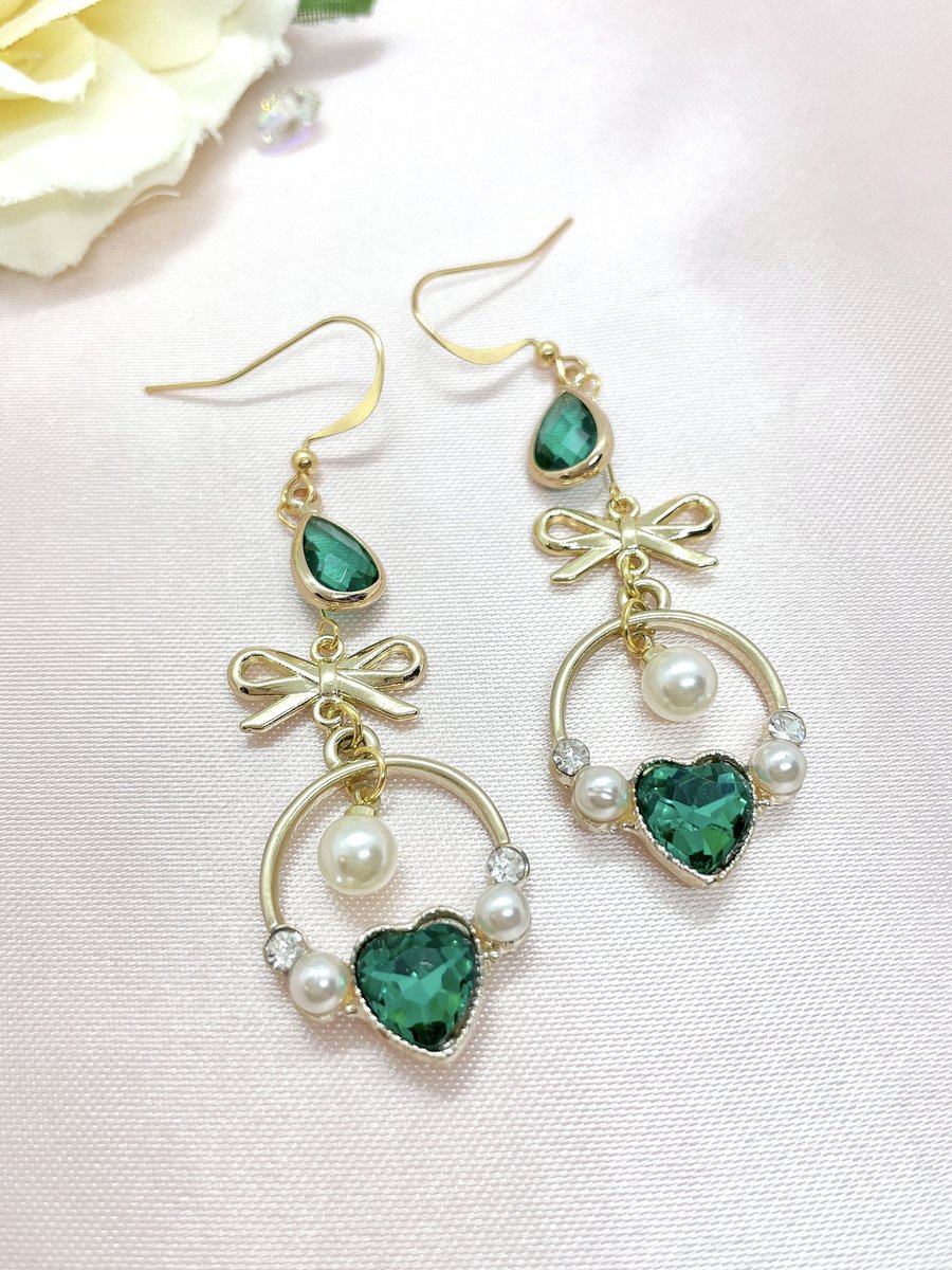 Earrings for a magical spring/summer 😎🍹

Buy 2 and get 15% off all throughout June ✨

🛍⬇️