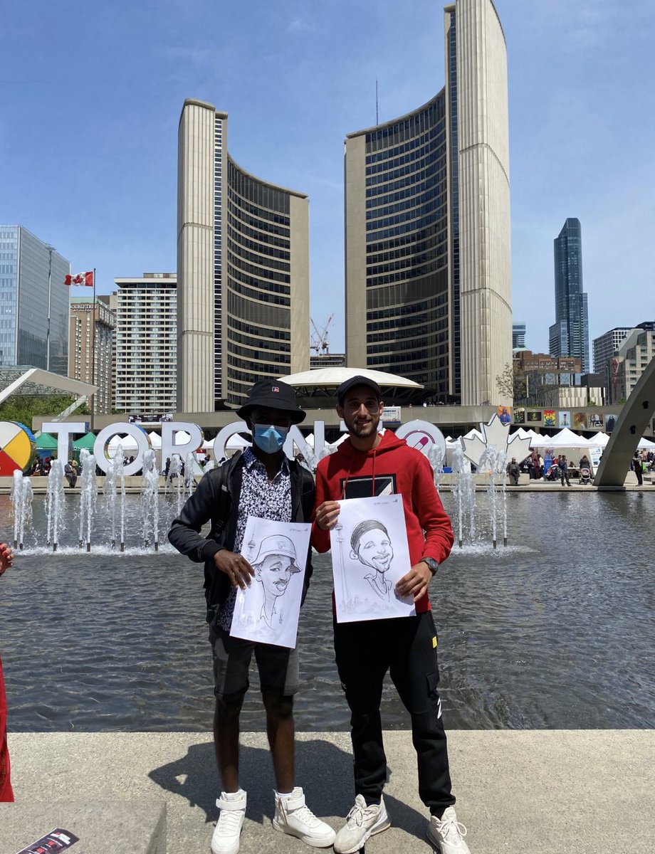 welcome_tdsb's tweet photo. Newcomer students from @EmeryCollegiate enjoyed a beautiful day in the heart of our city! Photos, caricatures and adventures at #nathanphilipssquare #cityhall @tdsb @CitImmCanada https://t.co/AzB83dUuQw
