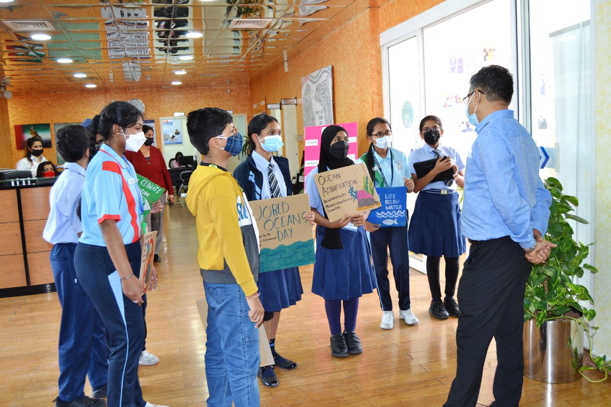 happinessjssps's tweet photo. In celebration of #WorldOceansday, students of the middle school environment committee conducted a 3 day campus show to educate the community about #oceanacidification.   #myactionsmatter #worldoceansday #oceans #worldoceansday2022 #SDGs #Globalgoals @bitesizesdgs @sureshbhojraj https://t.co/oL1HMfLrzC
