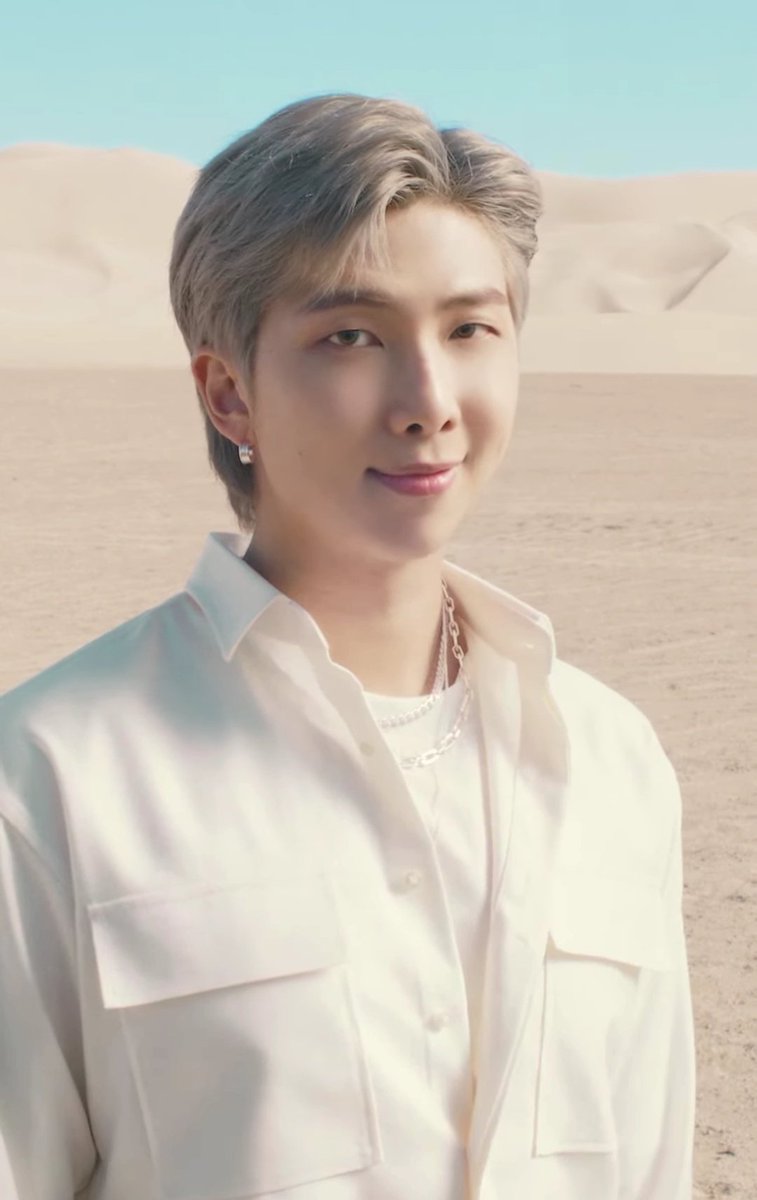 CloutNewsMedia's tweet photo. Kim Namjoon looks amazing in new teaser for #YetToCome

#kimnamjoon #namjoon #rm #bts https://t.co/VkQb3rPie0
