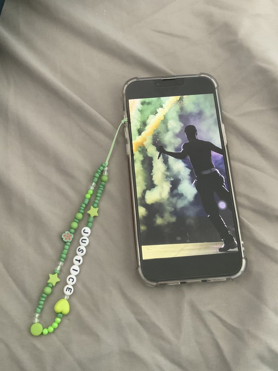 shansintentions's tweet photo. my phone charm, she cute cute https://t.co/WMX0uV1S44