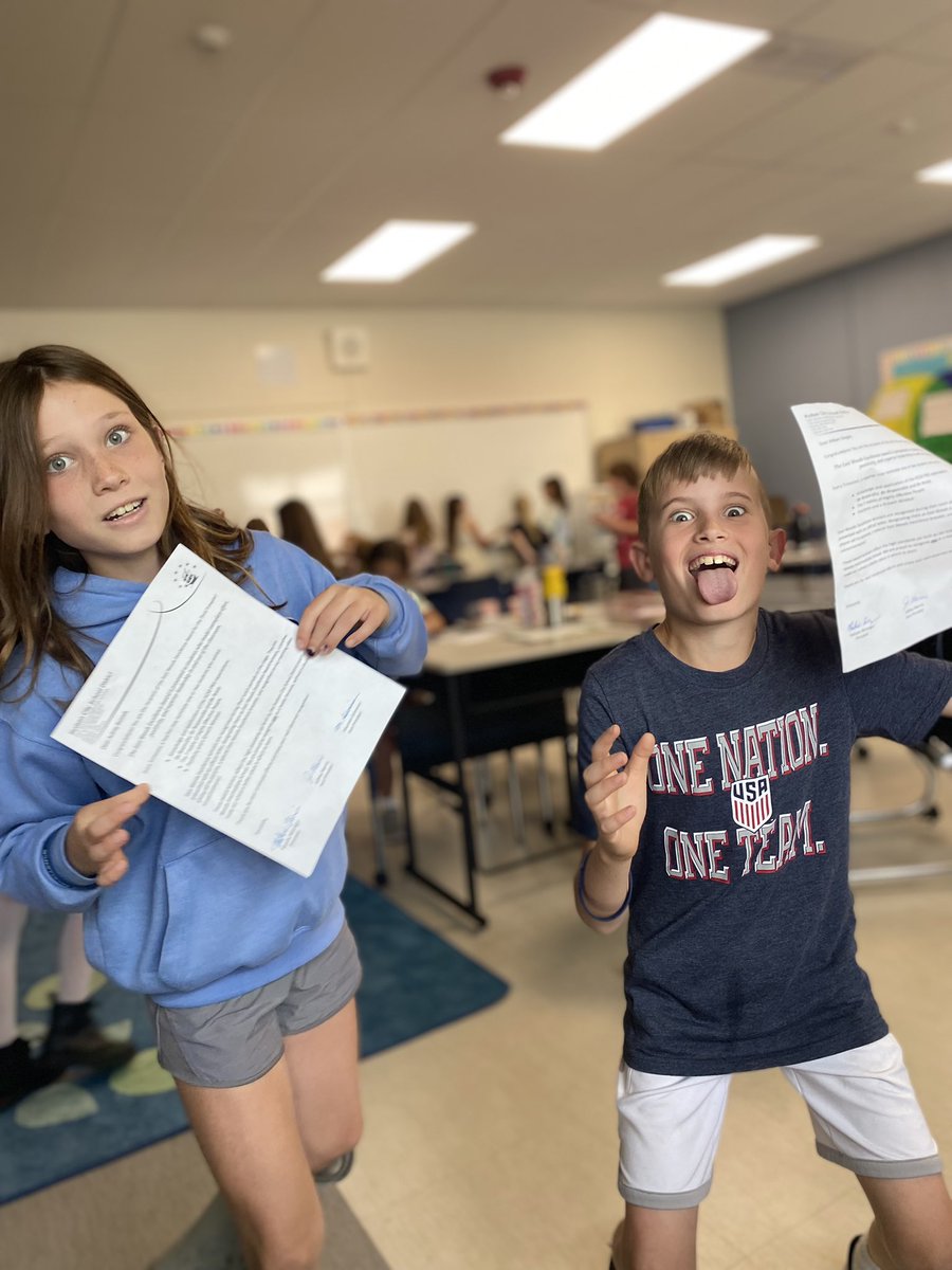 SnyderInThird's tweet photo. East Woods Excellence for the 3rd trimester 💙 congrats Aubrey and William! you’re both huge goofballs but wonderful leaders in the classroom! https://t.co/mXHURIV9VC