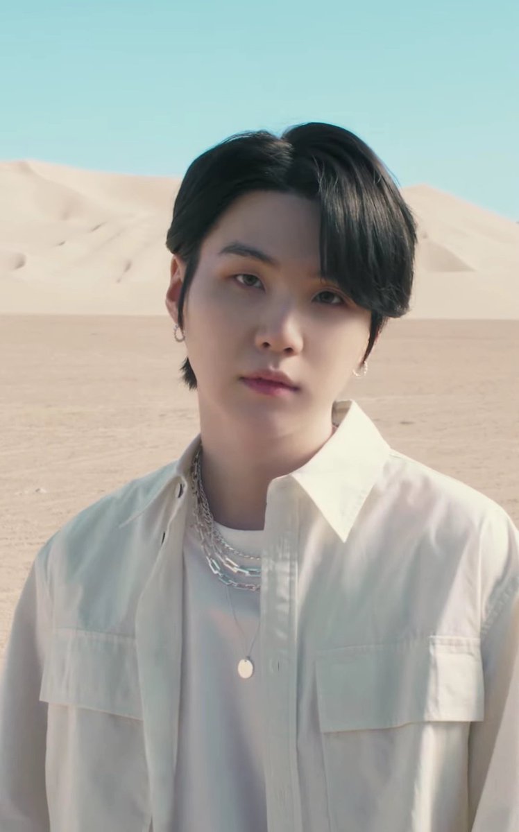 CloutNewsMedia's tweet photo. Min Yoongi aka SUGA is stunning in new teaser for #YetToCome

#minyoongi #yoongi #bts #suga https://t.co/3AhRwvZtuY