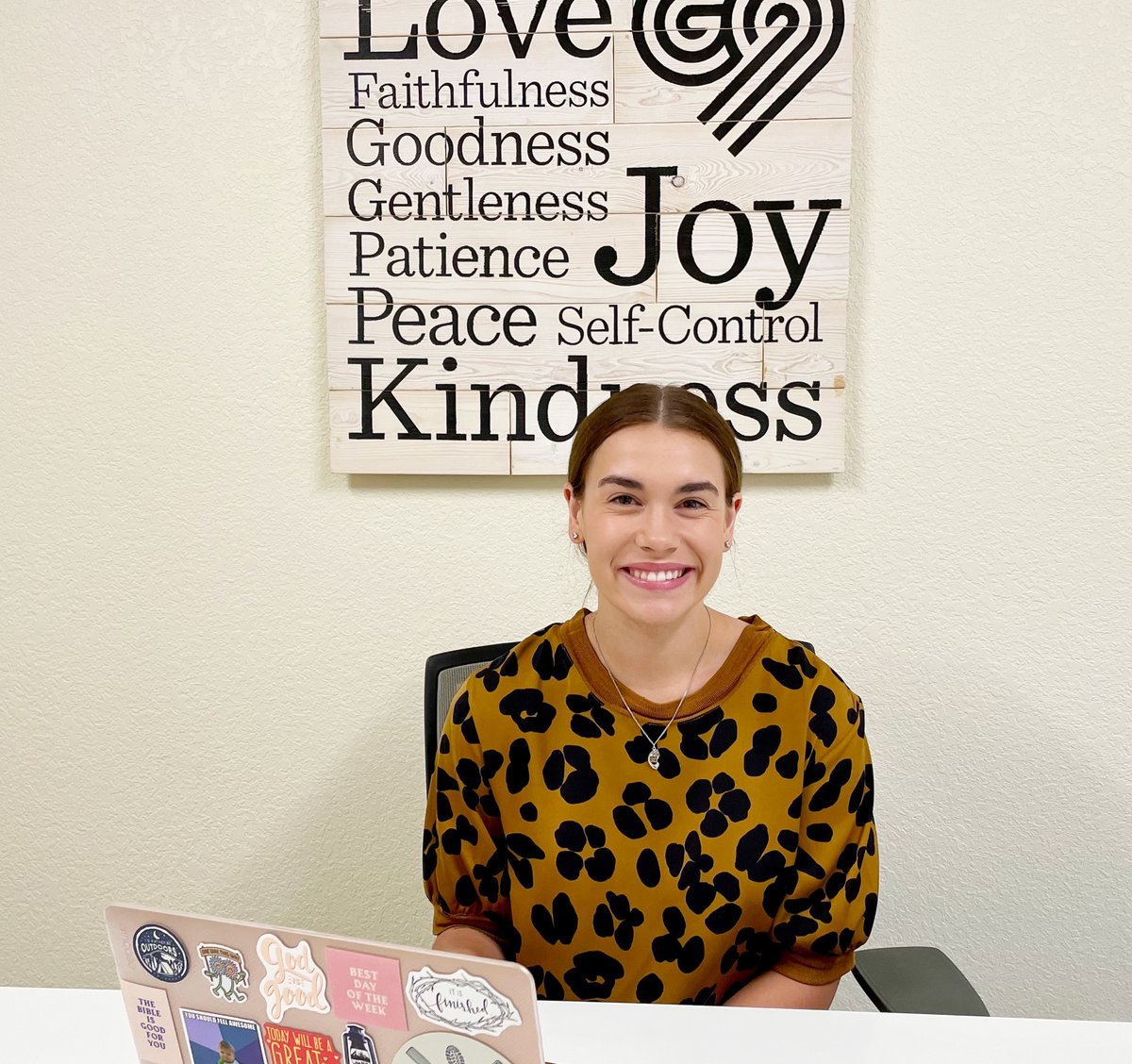 Grove9marketing's tweet photo. Join us in welcoming our newest Brand Intern, Emma Willis! Emma is attending Tabor College and is double majoring in Marketing and Graphic Design. She will be working on content creation with us this summer. Welcome to our team Emma!
#Grove9 #MarketingIntern #MarketingAgency https://t.co/D7ppbk2HUn