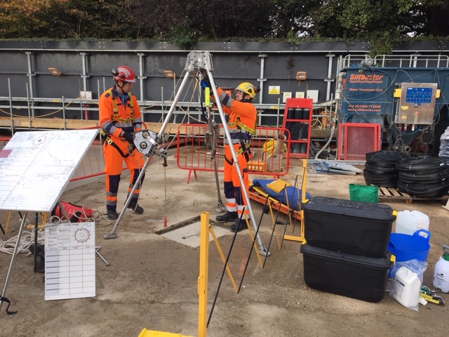 Rescue2Ltd's tweet photo. Two of our many experienced Rescue Technicians setting up and preparing the equipment, ready for the day ahead. #Utilities #RescueProvision #ConfinedSpace #Rescue2 https://t.co/Nup1UxJ0Sv