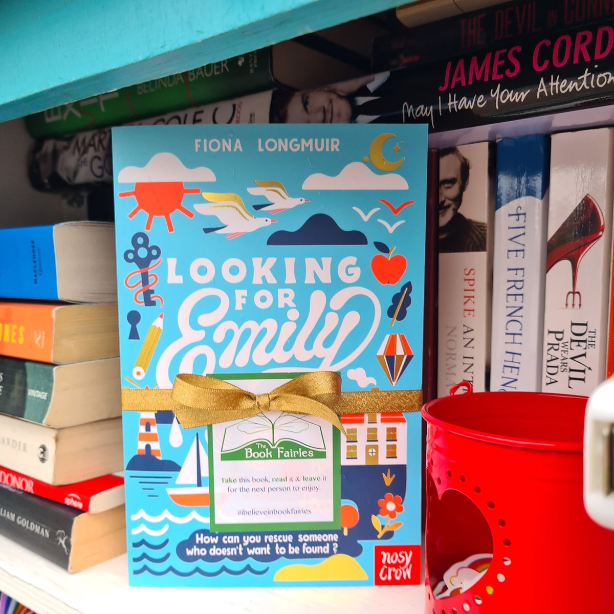 'Welcome to the Museum of Emily. Please follow the arrows...' The Book Fairies are hiding copies of @fionalongmuir's #LookingForEmily today. A copy has been hidden in the Little Book House in Dunfermline. #IBelieveInBookFairies #TBFEmily #TBFNosyCrow #DebutBookFairies