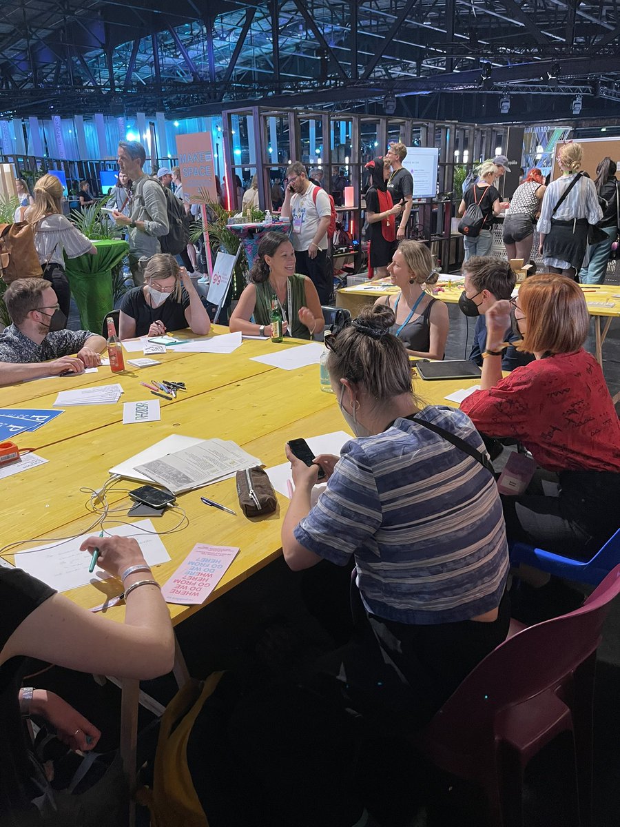 Sarah Ciston tweet media