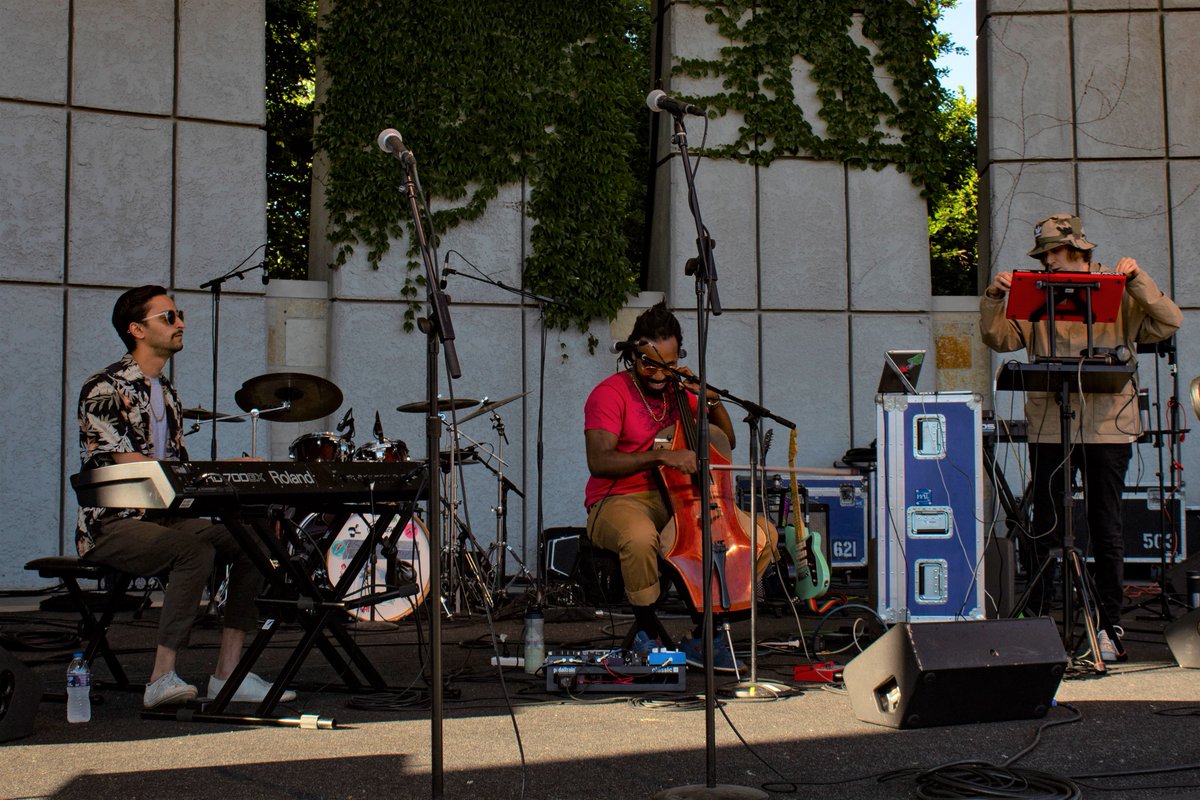 A vibrant kickoff to Meijer Gardens' Tuesday Evening Music Club series with Elijah Russ and Jordan Hamilton on Tuesday night. The recap in words and photos at Local Spins: wp.me/p2aLby-11oB @MeijerGardens #localspins @CelloplaysJHM