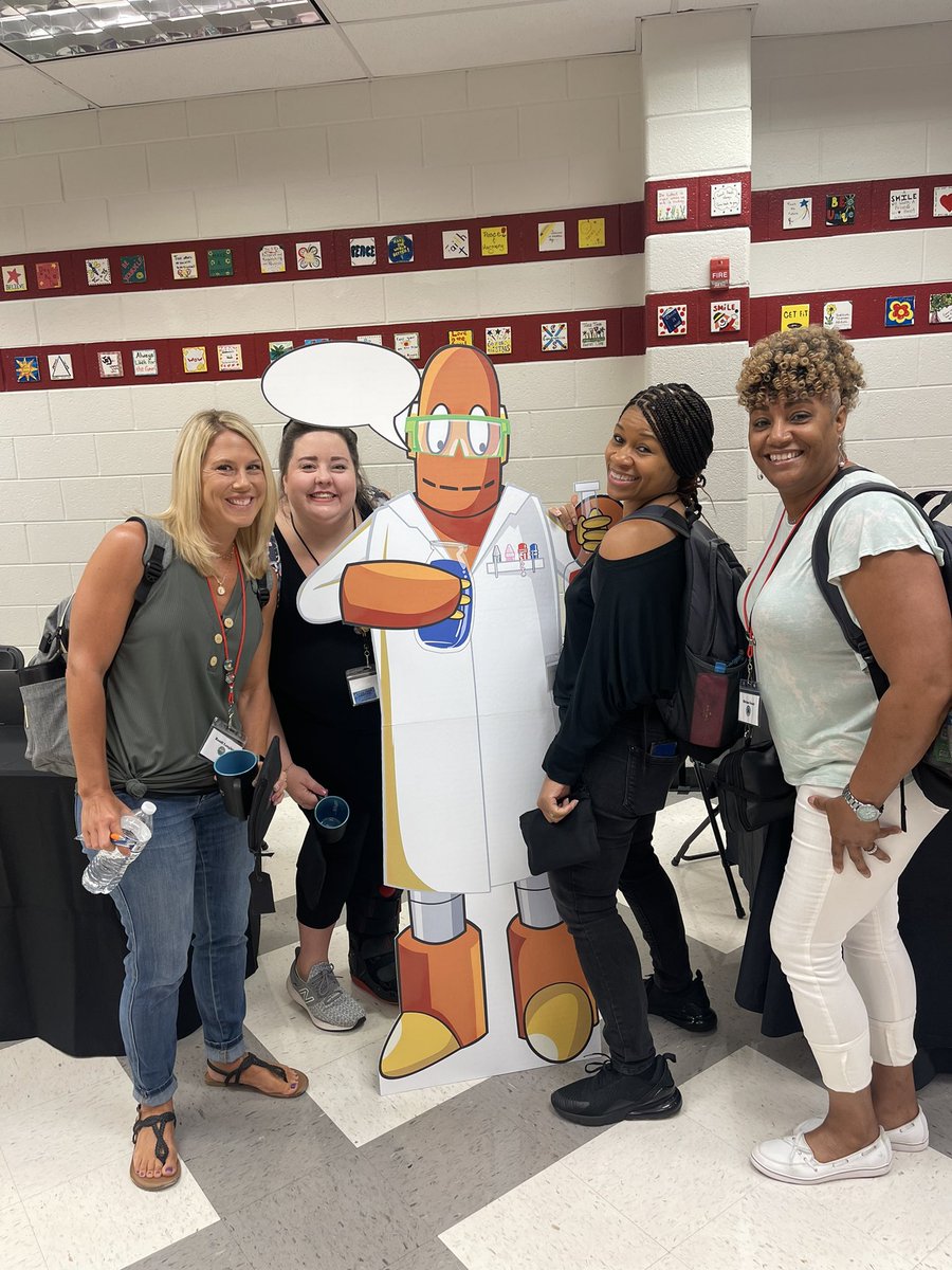 Who doesn’t love Moby!? <a href="/CobbInTech/">CobbInTech</a> <a href="/AnnieAndMoby/">BrainPOP Jr.</a> <a href="/brainpop/">BrainPOP</a> #CobbInTechCon @RRlangley31 <a href="/AtlYonna/">ATL YONNA </a>