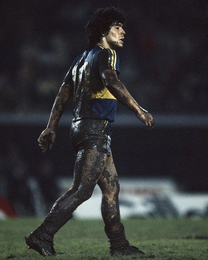 ManuHeredia21's tweet image. Barro. Boca. Maradona. El fútbol de antes.