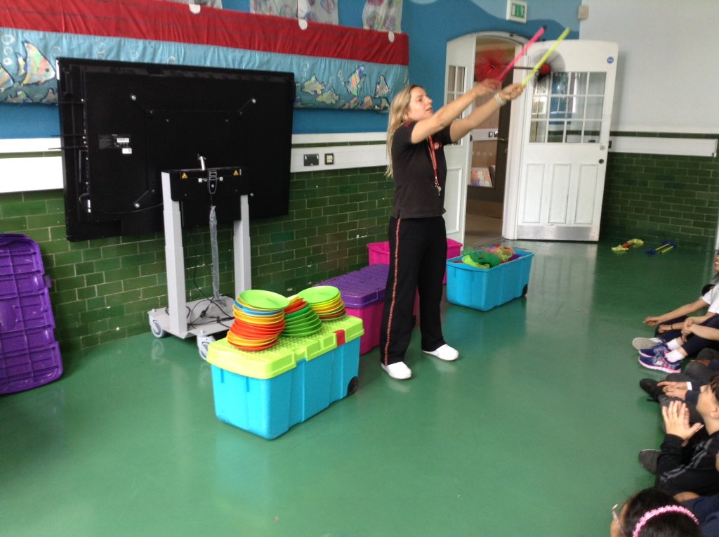 RFitzroyAcademy's tweet image. Mayan and Inca class have enjoyed learning new skills from their amazing circus worshop from @theworkshopcomp 🎪