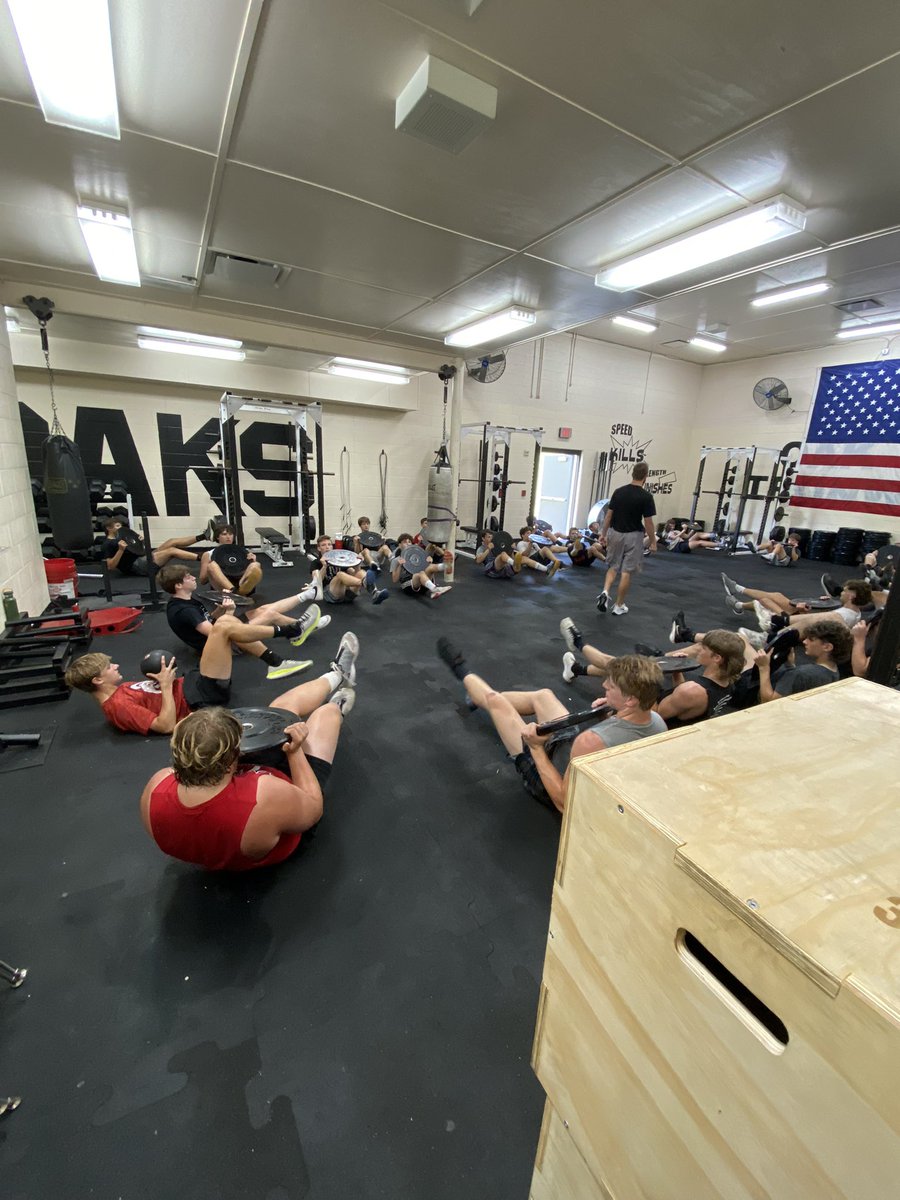 Oak Hill Boys Basketball (@gooaks_bball) on Twitter photo Full weight room and full effort. <a href="/GoOaks_BBall/">Oak Hill Boys Basketball</a> and @OakHillOaksFB putting in work! GO OAKS! Full weight room and full effort. <a href="/GoOaks_BBall/">Oak Hill Boys Basketball</a> and @OakHillOaksFB putting in work! GO OAKS!