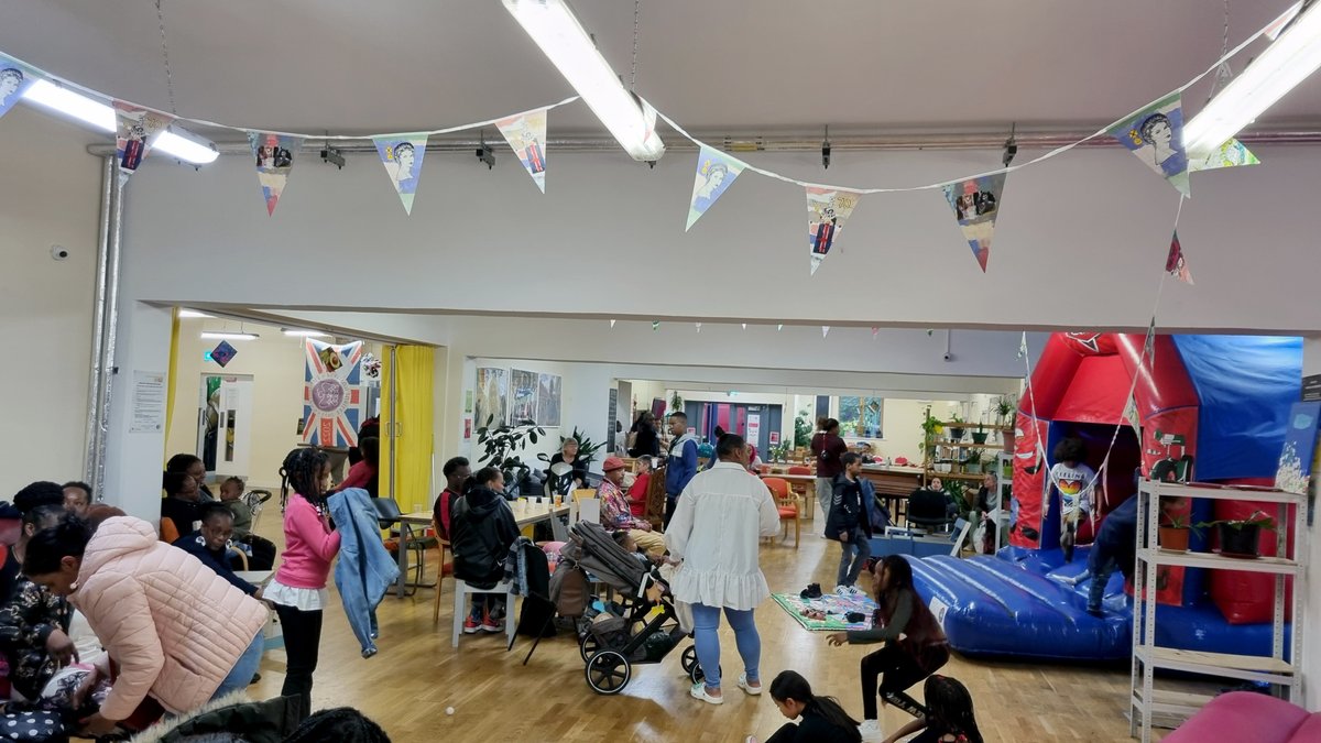 Inclusion Arts (@inclusionarts16) on Twitter photo The Jubilee Bunting installed <a href="/StockwellParkCT/">Stockwell Park Community Trust</a> Jubilee Event Sunday 5 June 2022. The Bunting Design was from Workshops held at Community Community Trust, Helmi House Extra Care Scheme and Lambeth Vocational Services. A part of the Jubilee Bunting Project funded by <a href="/TNLComFund/">The National Lottery Community Fund</a> The Jubilee Bunting installed <a href="/StockwellParkCT/">Stockwell Park Community Trust</a> Jubilee Event Sunday 5 June 2022. The Bunting Design was from Workshops held at Community Community Trust, Helmi House Extra Care Scheme and Lambeth Vocational Services. A part of the Jubilee Bunting Project funded by <a href="/TNLComFund/">The National Lottery Community Fund</a>
